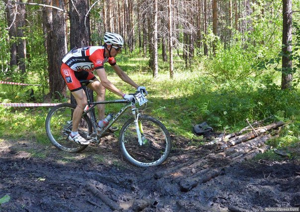 Большой камень на больших колёсах